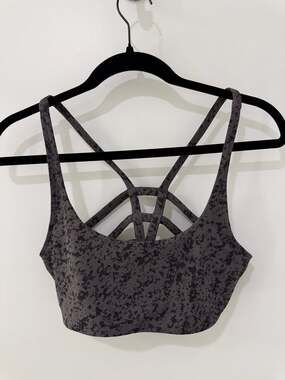 Vuori Yosemite Bra In Charcoal Camo Patterned Charcoal Gray